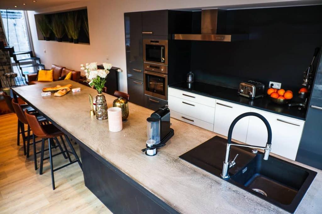 Amazon Corten Marche-en-Famenne Εξωτερικό φωτογραφία